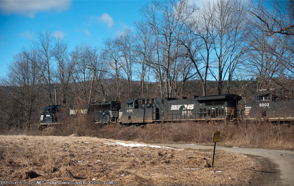 NS 6964 about to head to the tunnel